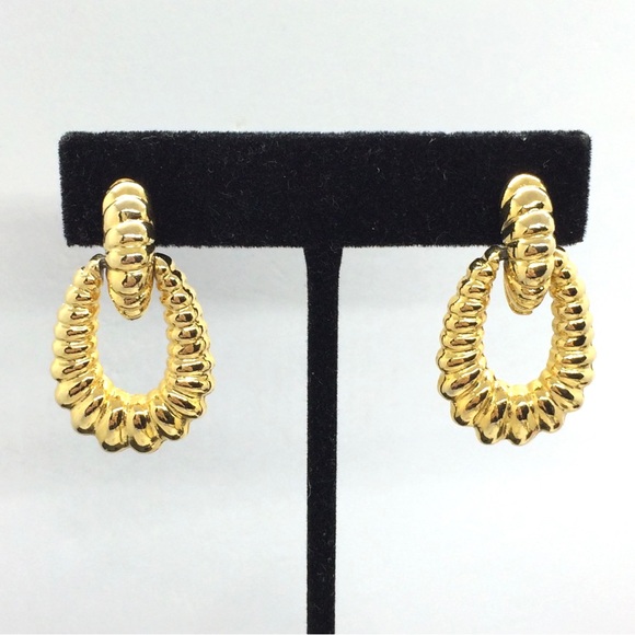 Vintage Jewelry - VINTAGE 80S SHRIMP HOOP GOLD TOLD CLIP ON EARRINGS